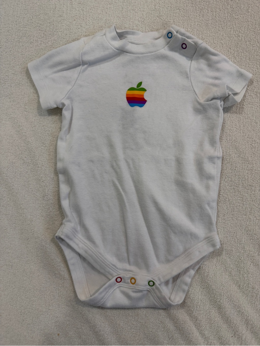 Apple Park Visitor Center Cupertino exclusive baby onesie 3-6M